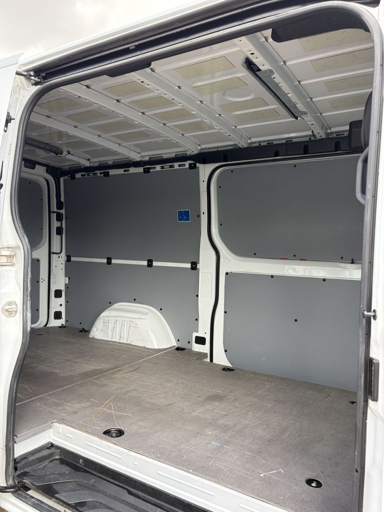 Photo 29 of this MERCEDES-BENZ SPRINTER