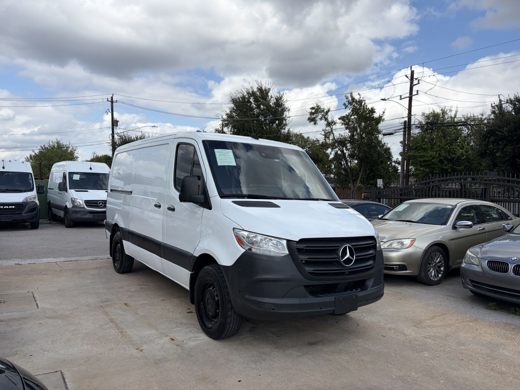 Photo 36 of this MERCEDES-BENZ SPRINTER