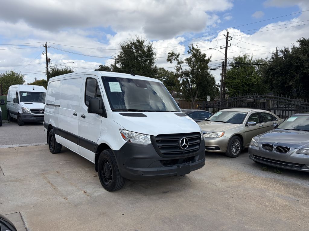 Photo 37 of this MERCEDES-BENZ SPRINTER