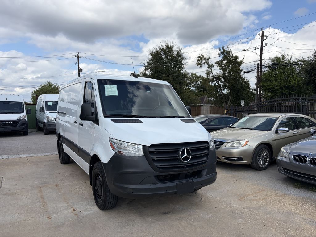 Photo 38 of this MERCEDES-BENZ SPRINTER