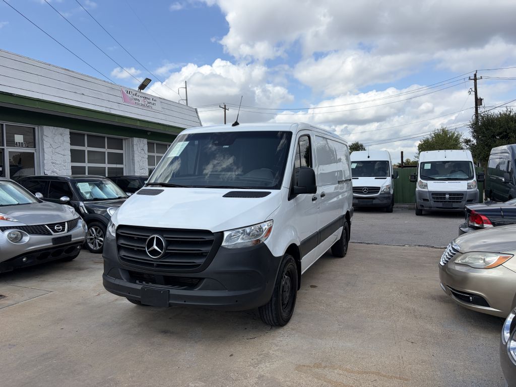 Photo 39 of this MERCEDES-BENZ SPRINTER
