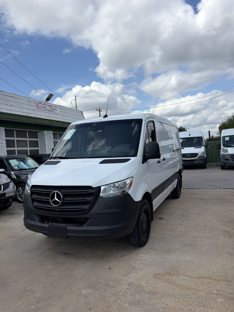 Photo 40 of this MERCEDES-BENZ SPRINTER