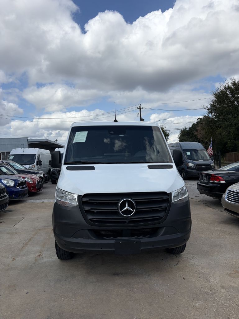 Photo 43 of this MERCEDES-BENZ SPRINTER