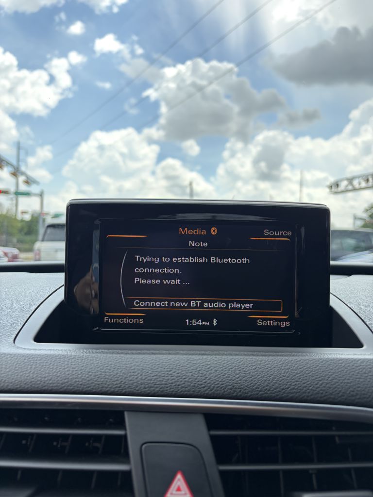 Photo 9 of this AUDI Q3
