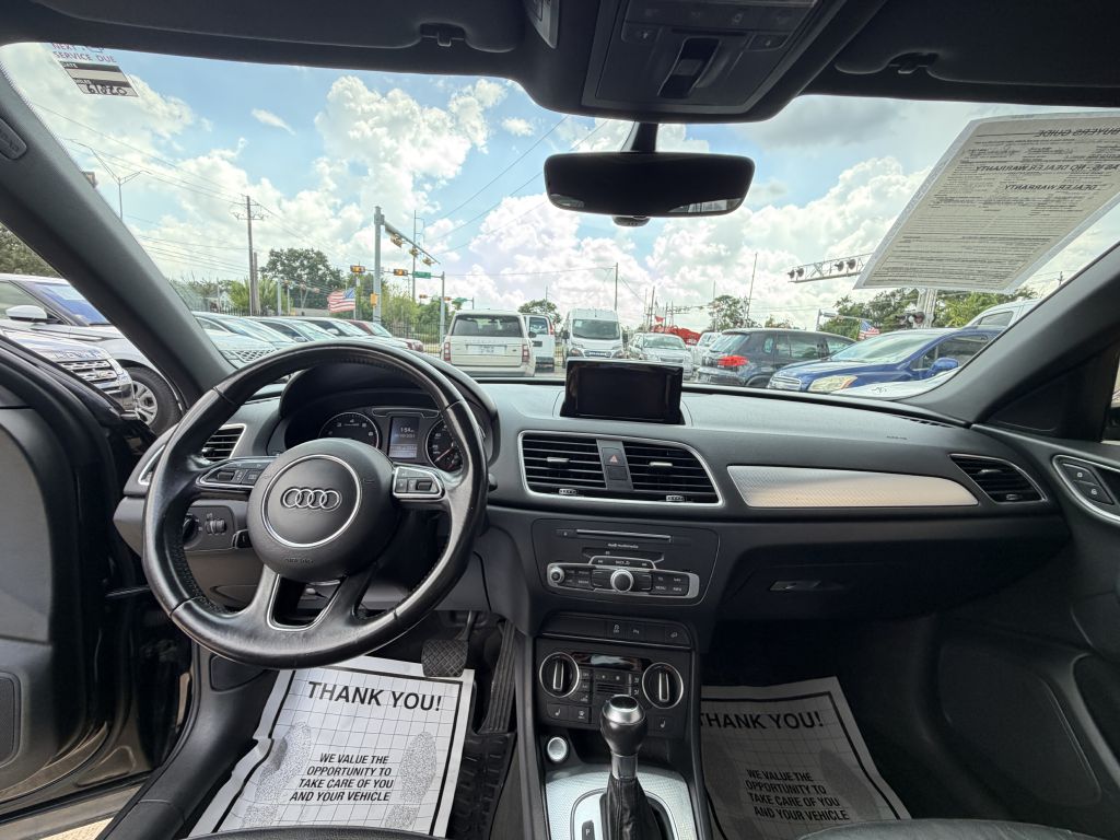 Photo 16 of this AUDI Q3