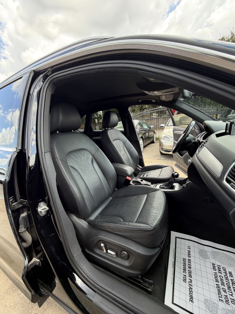 Photo 22 of this AUDI Q3
