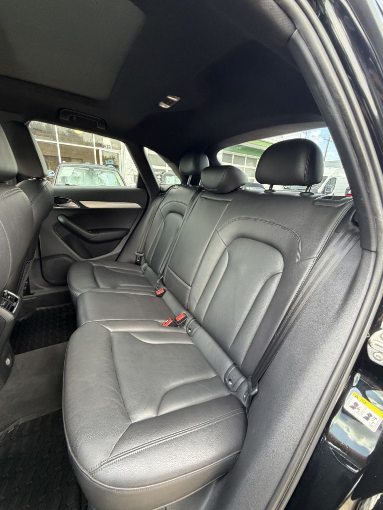 Photo 23 of this AUDI Q3