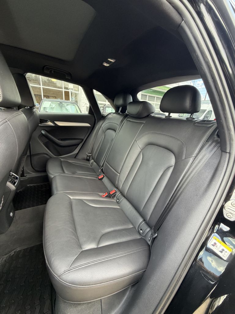 Photo 24 of this AUDI Q3