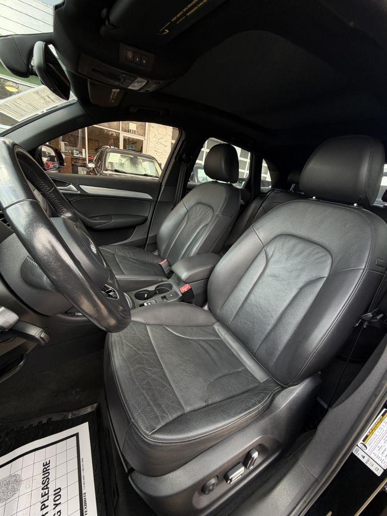 Photo 25 of this AUDI Q3