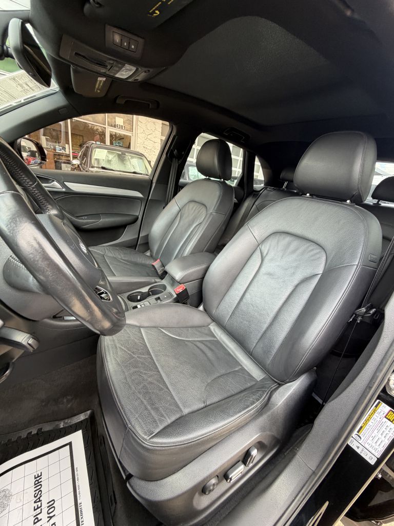 Photo 26 of this AUDI Q3