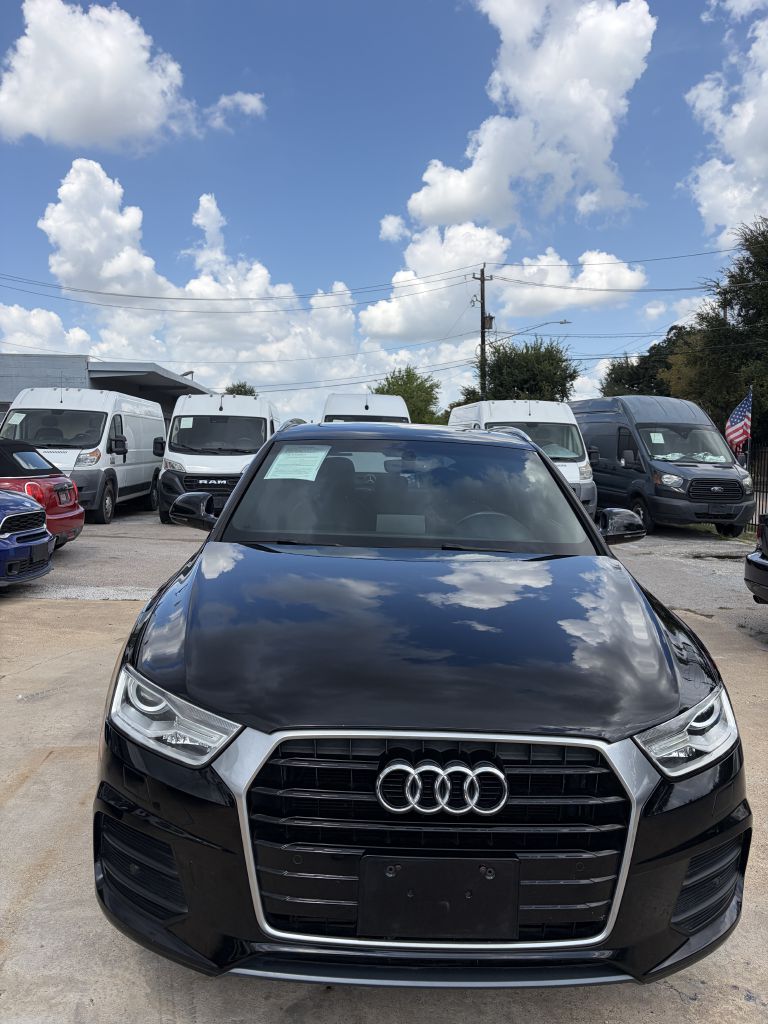 Photo 28 of this AUDI Q3