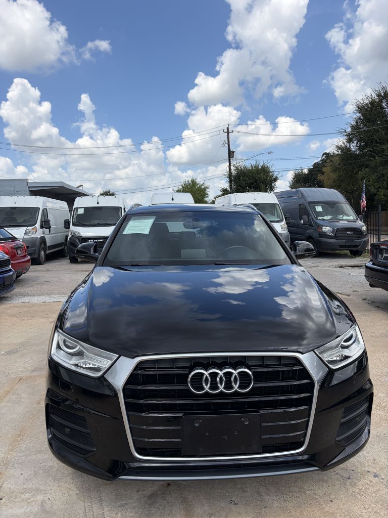 Photo 29 of this AUDI Q3