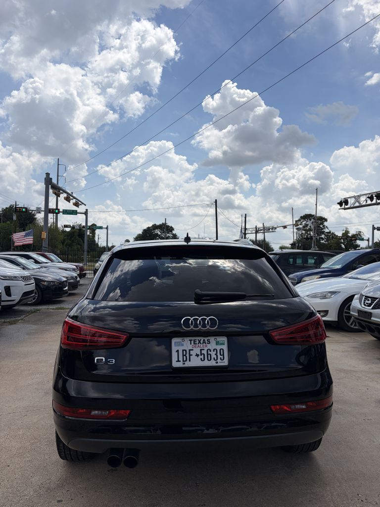 Photo 35 of this AUDI Q3