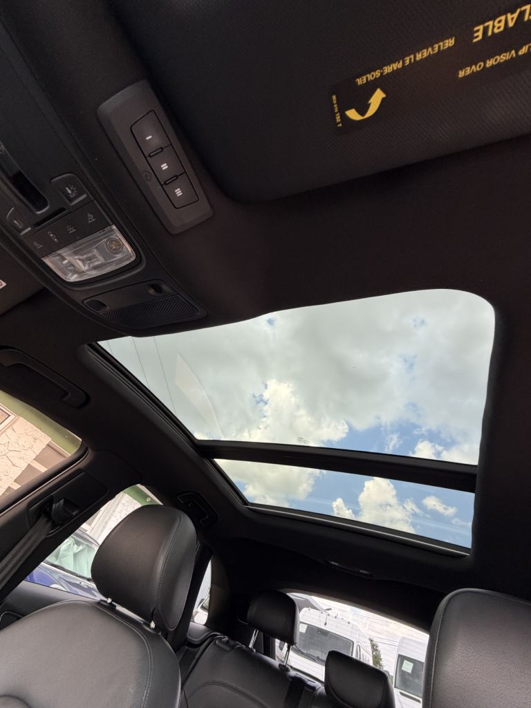 Photo 37 of this AUDI Q3