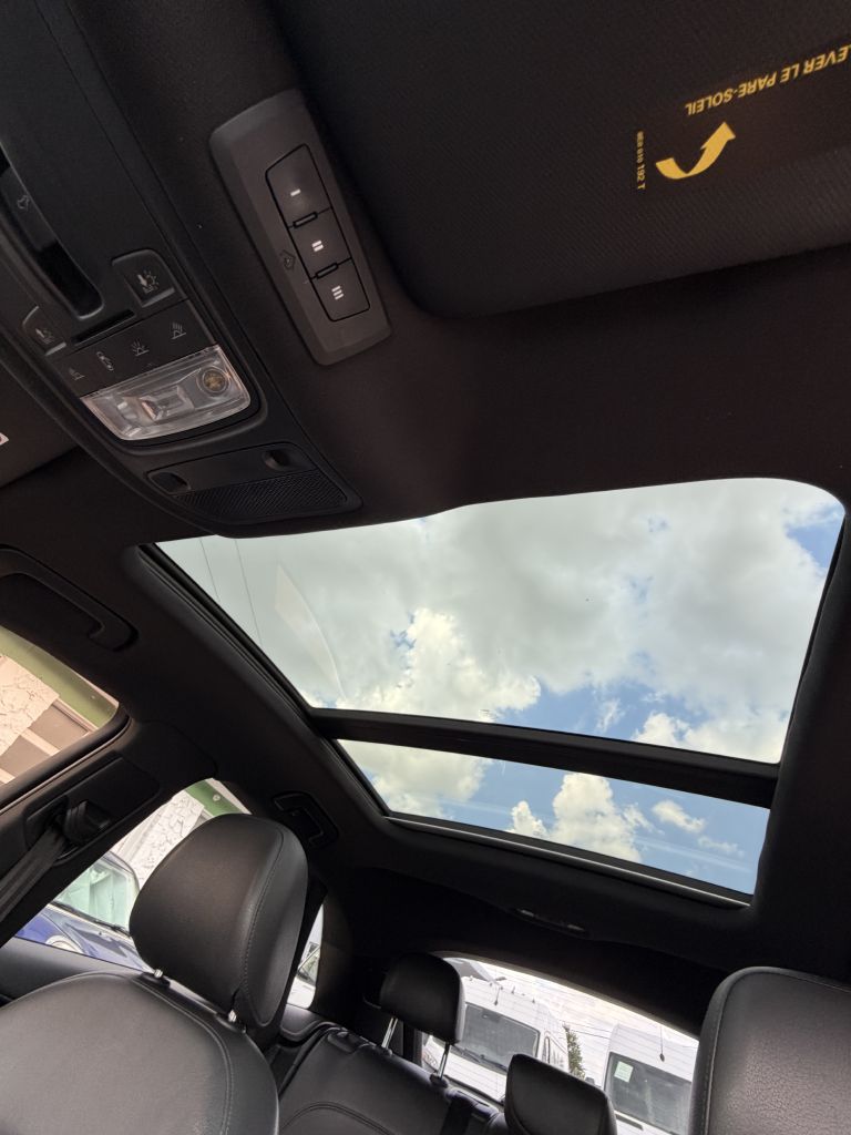 Photo 38 of this AUDI Q3