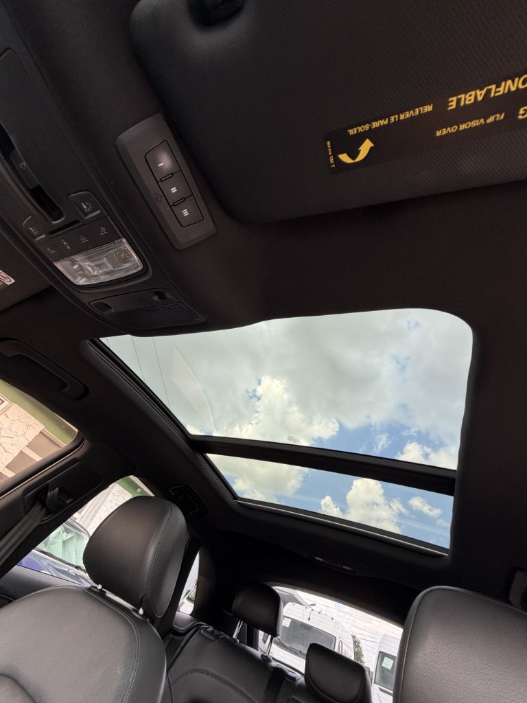 Photo 39 of this AUDI Q3