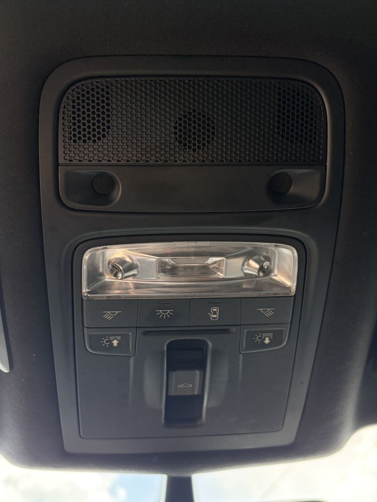 Photo 40 of this AUDI Q3