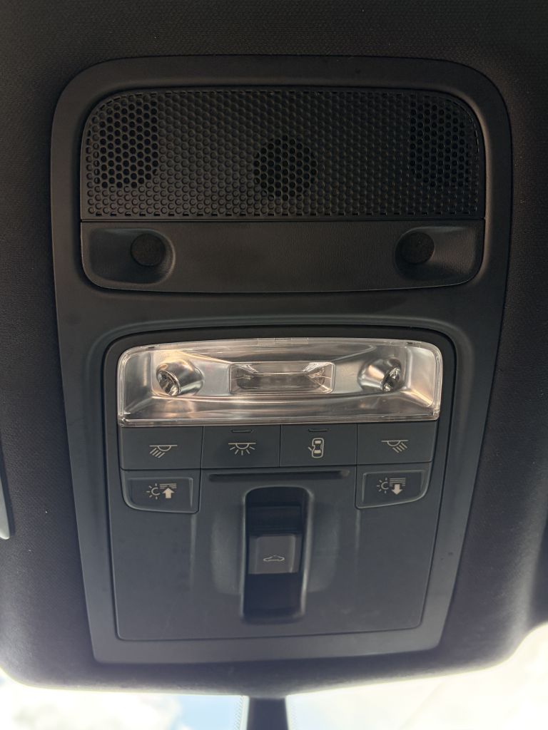 Photo 41 of this AUDI Q3