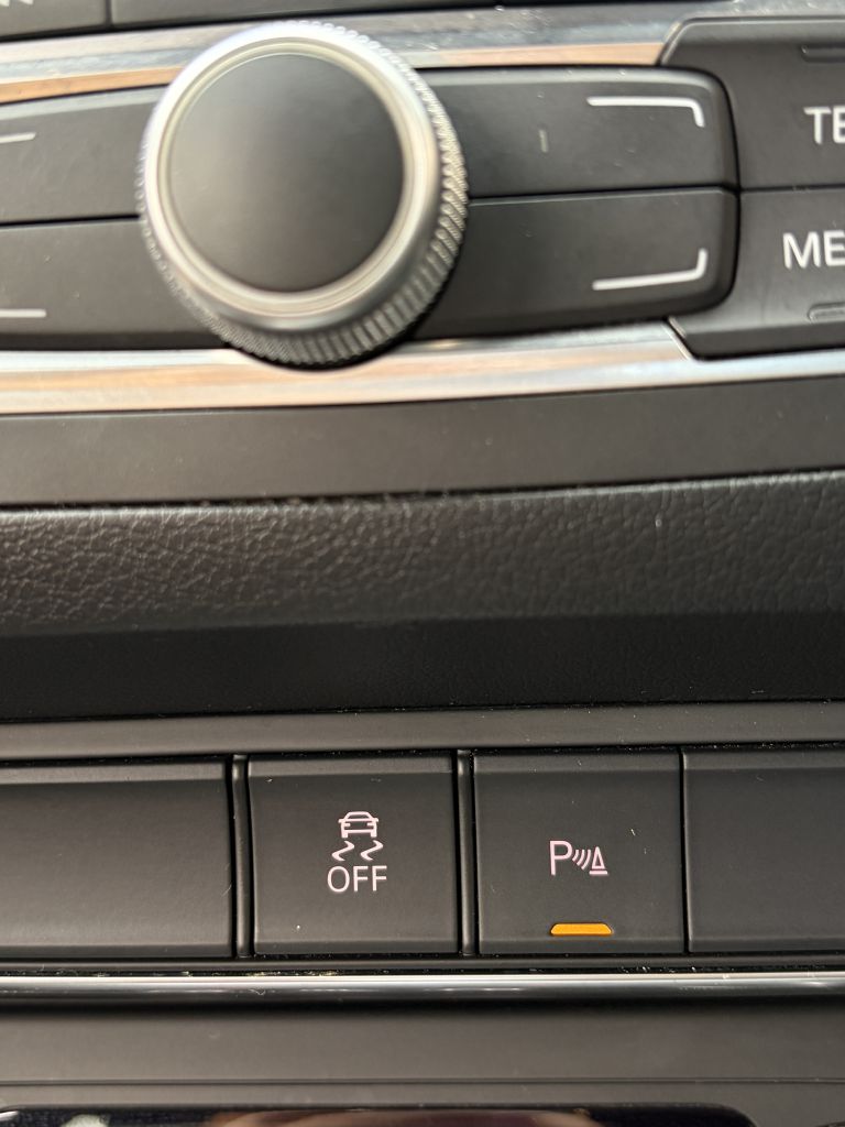 Photo 42 of this AUDI Q3