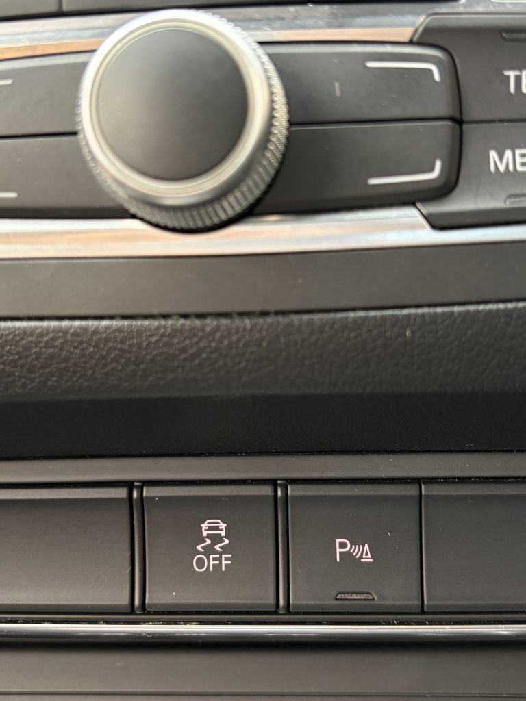 Photo 43 of this AUDI Q3