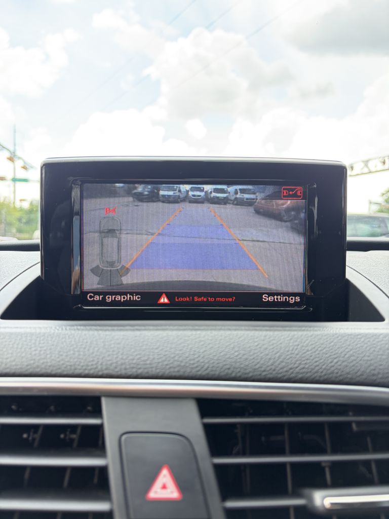 Photo 44 of this AUDI Q3
