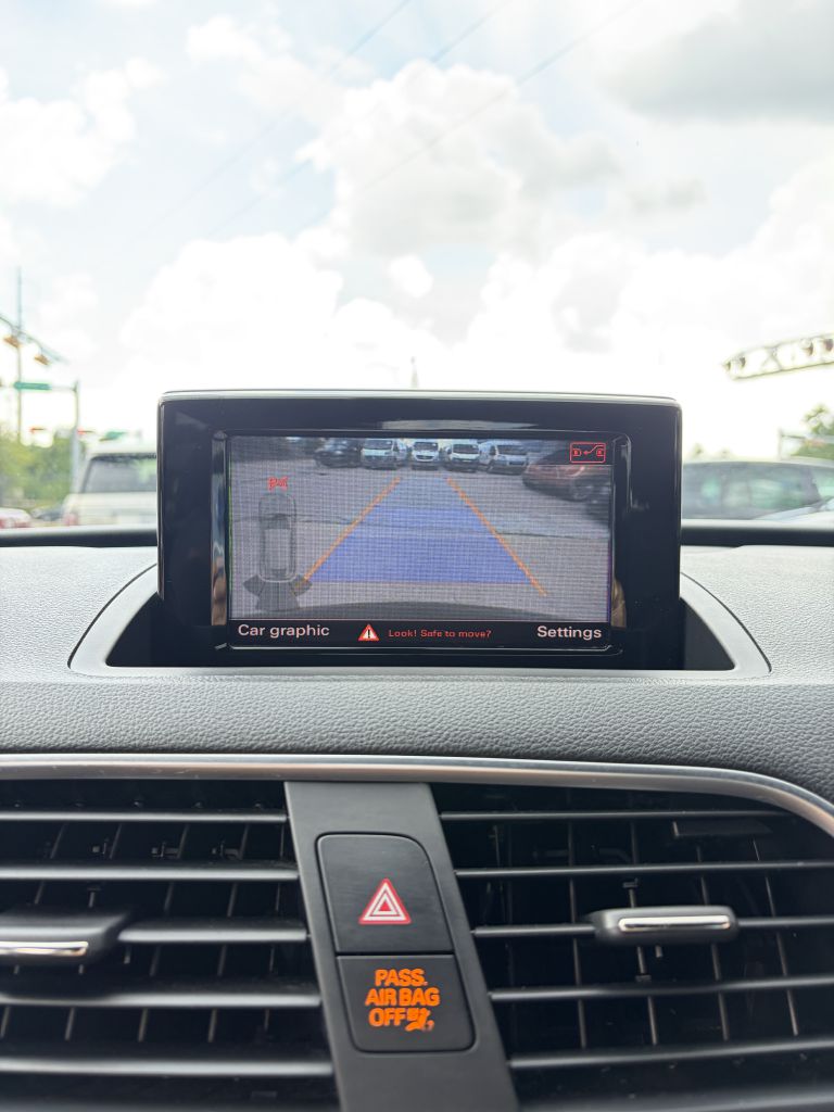 Photo 46 of this AUDI Q3