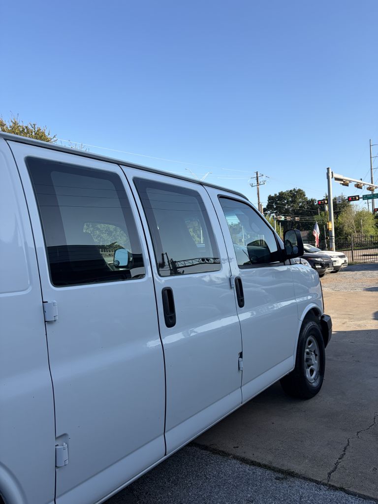 Photo 7 of this CHEVROLET EXPRESS G1500