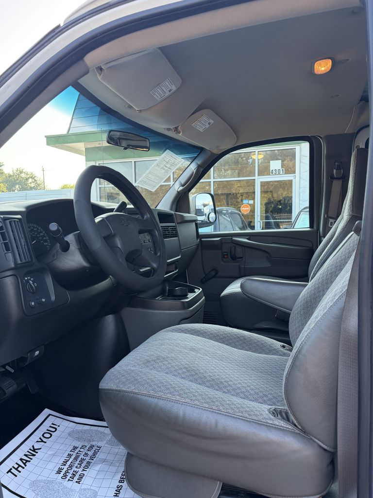 Photo 14 of this CHEVROLET EXPRESS G1500