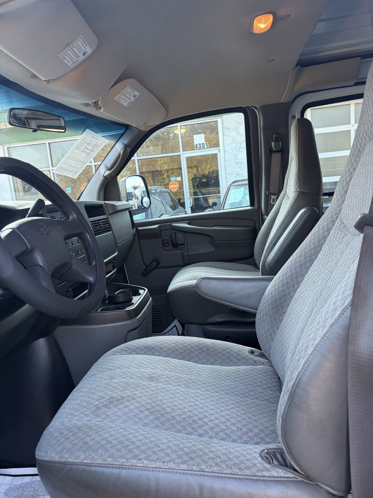 Photo 15 of this CHEVROLET EXPRESS G1500