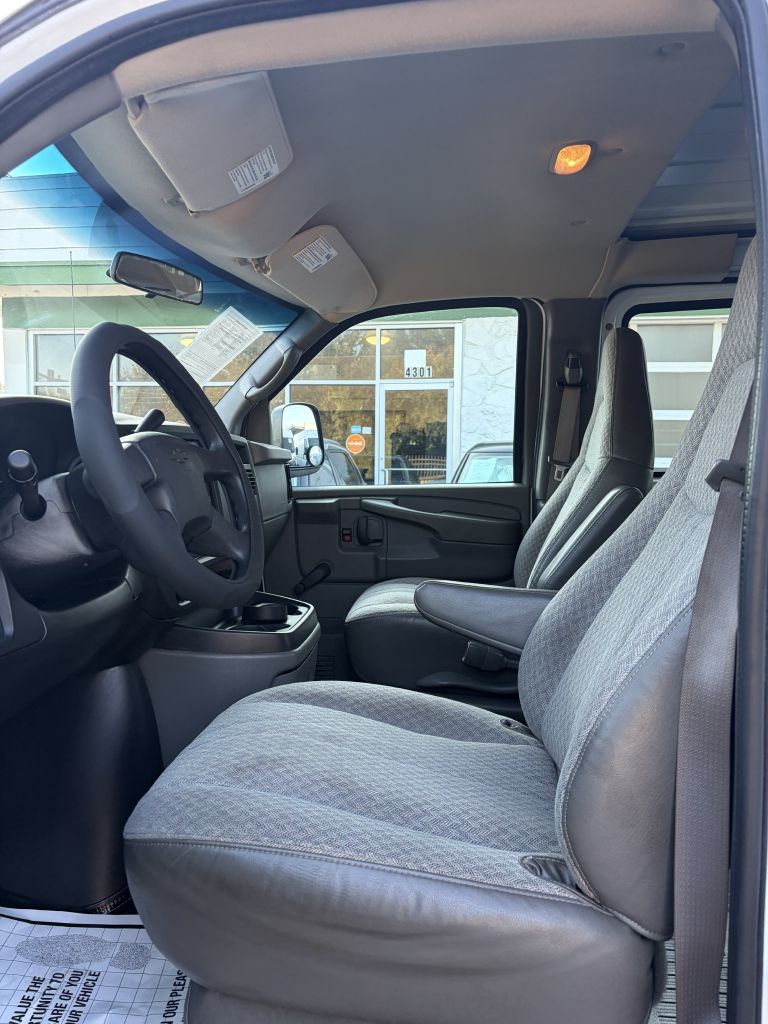 Photo 16 of this CHEVROLET EXPRESS G1500