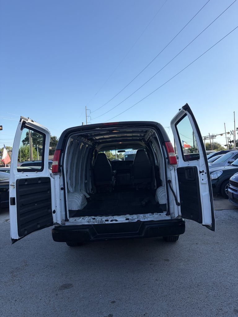 Photo 17 of this CHEVROLET EXPRESS G1500