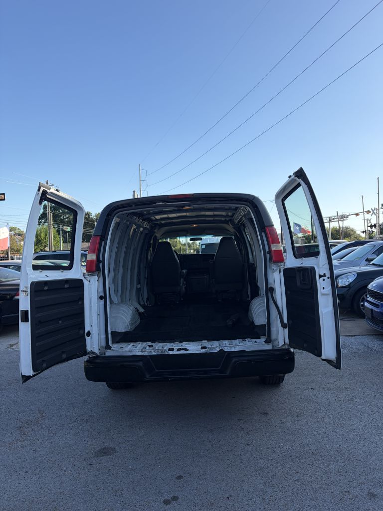 Photo 18 of this CHEVROLET EXPRESS G1500