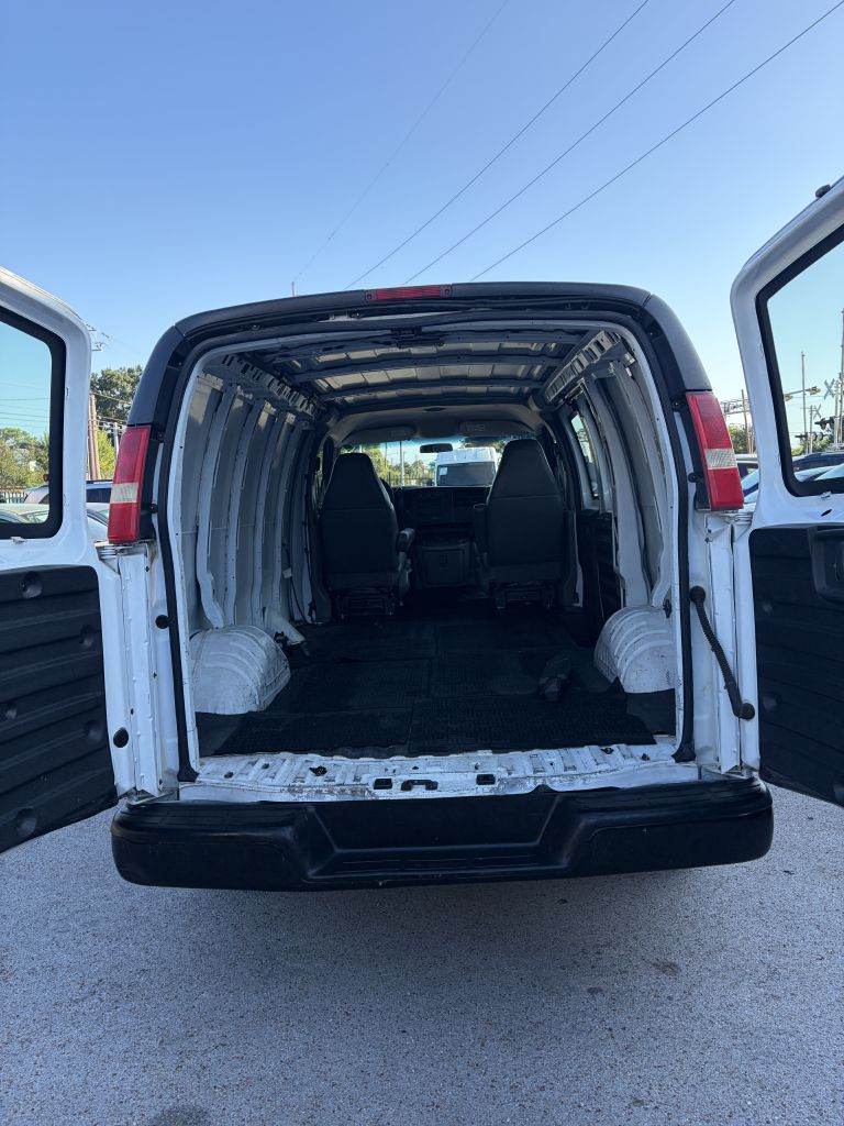 Photo 22 of this CHEVROLET EXPRESS G1500