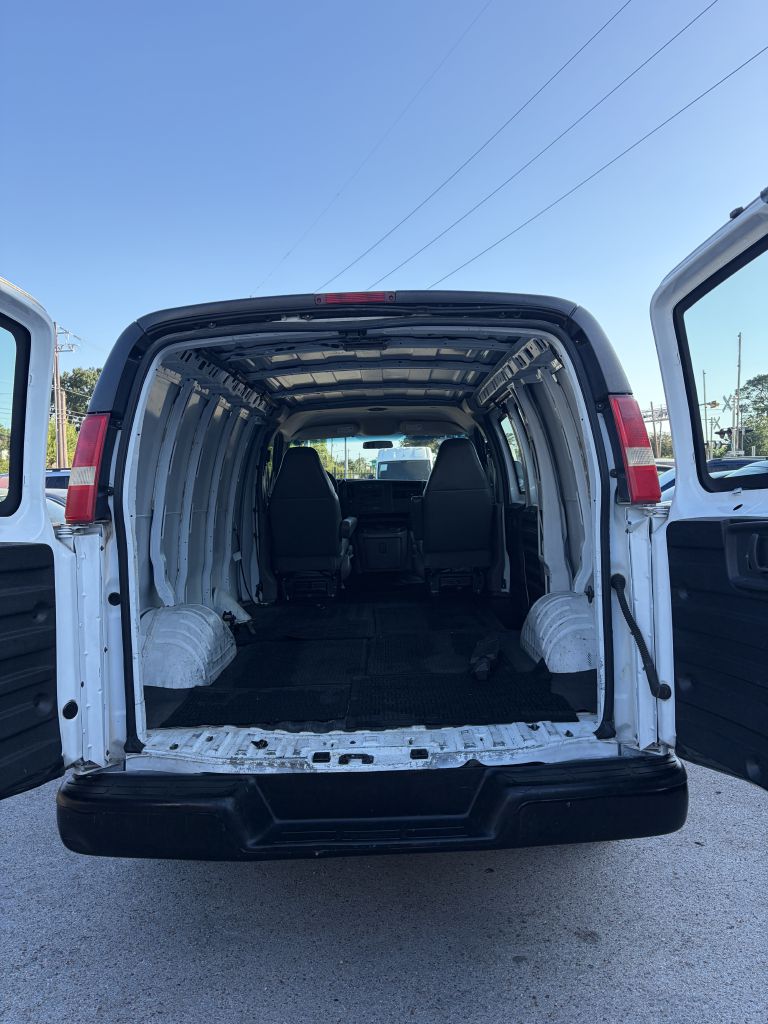 Photo 23 of this CHEVROLET EXPRESS G1500