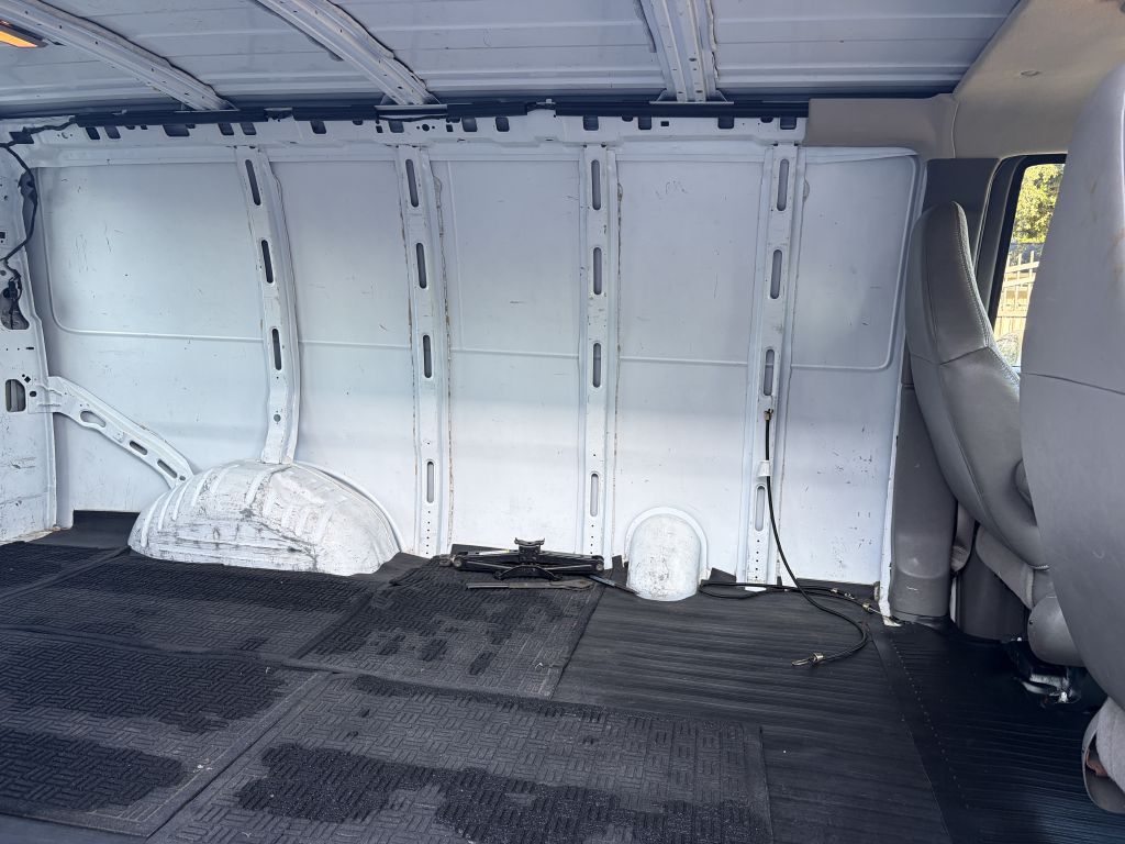 Photo 36 of this CHEVROLET EXPRESS G1500