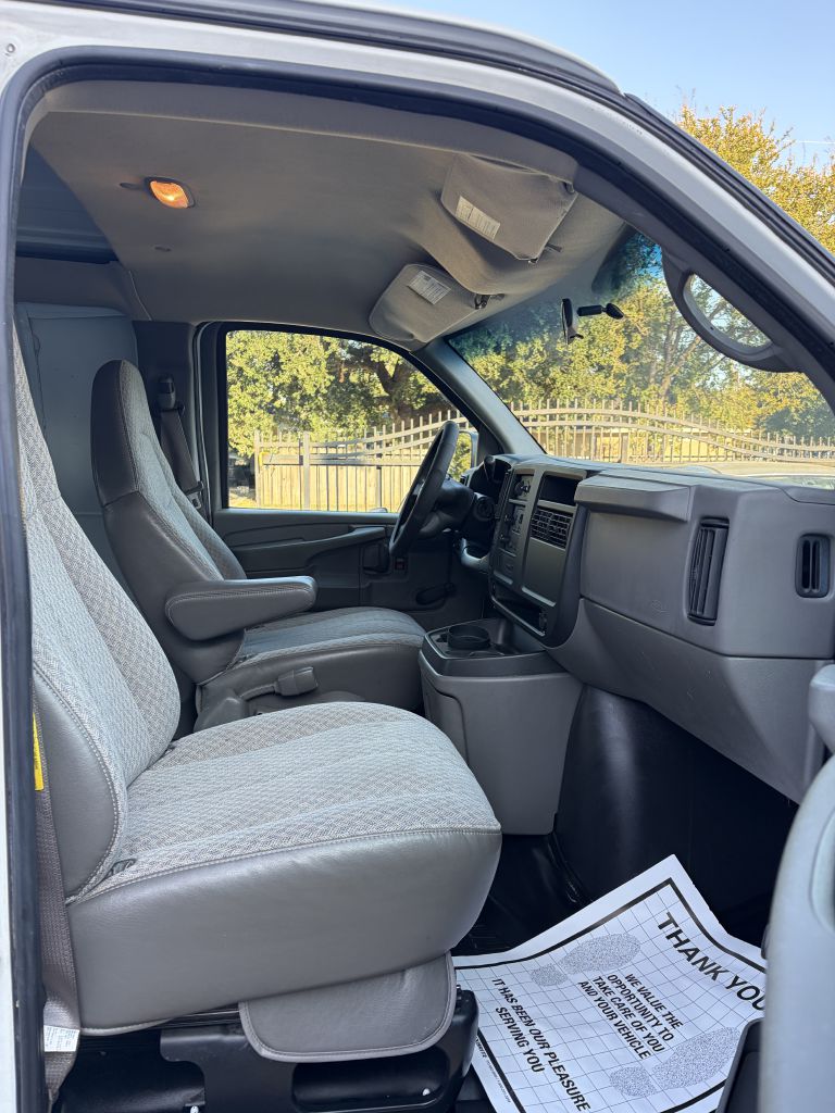 Photo 41 of this CHEVROLET EXPRESS G1500