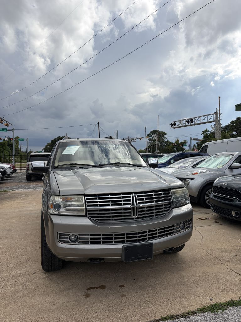 Photo 6 of this LINCOLN NAVIGATOR