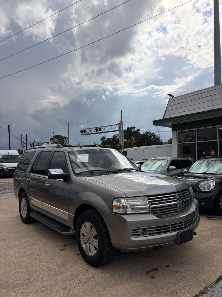 Photo 5 of this LINCOLN NAVIGATOR