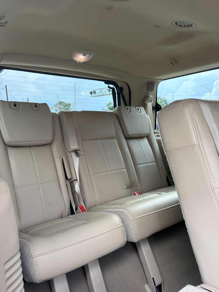 Photo 10 of this LINCOLN NAVIGATOR