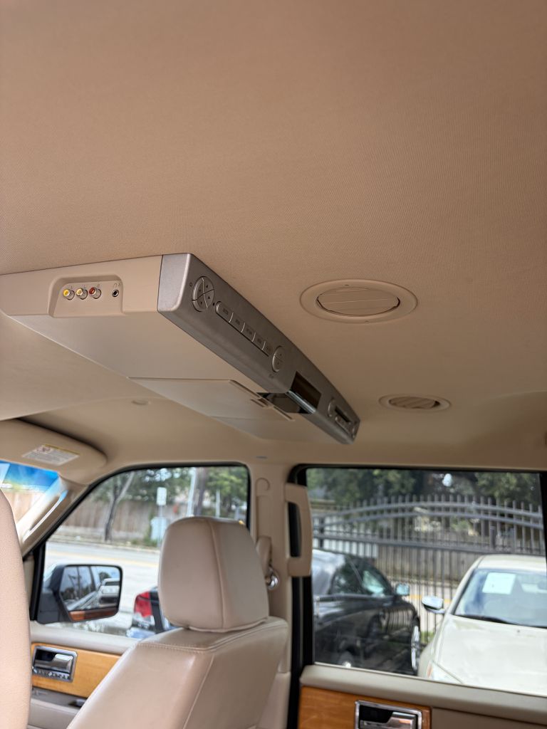 Photo 12 of this LINCOLN NAVIGATOR