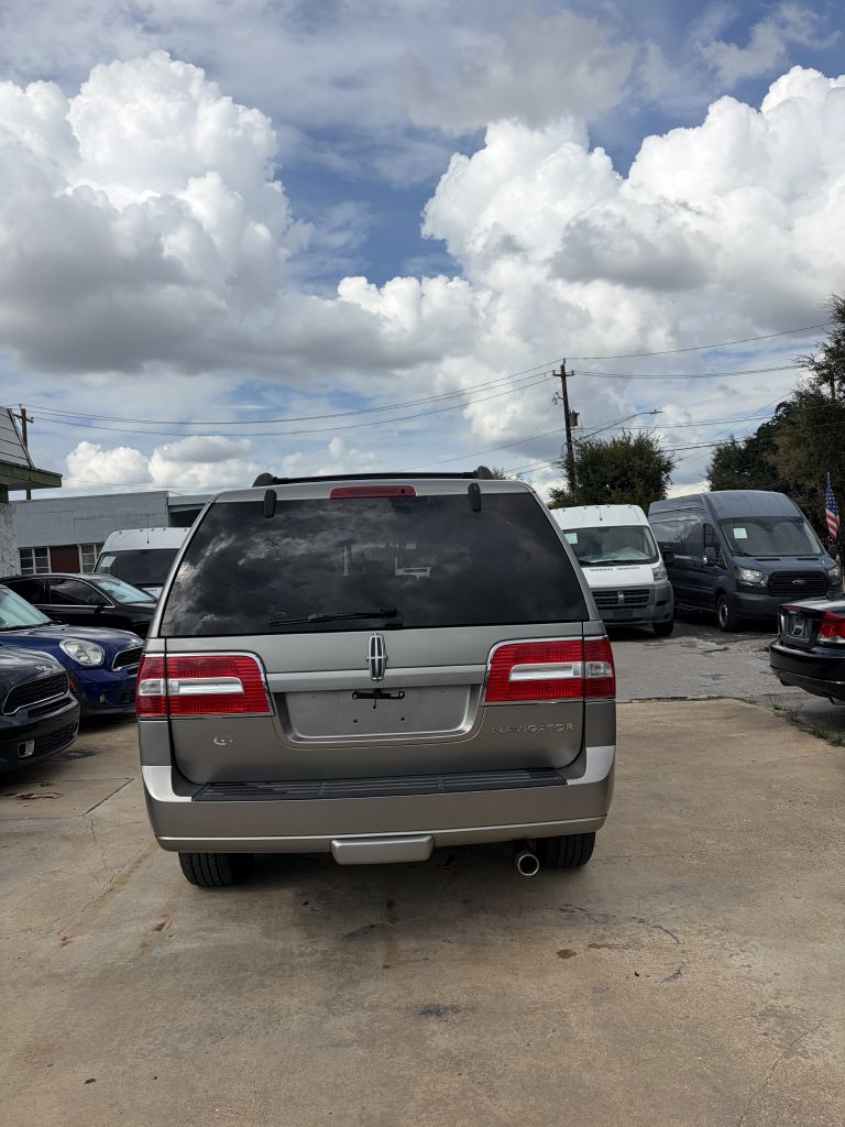 Photo 23 of this LINCOLN NAVIGATOR