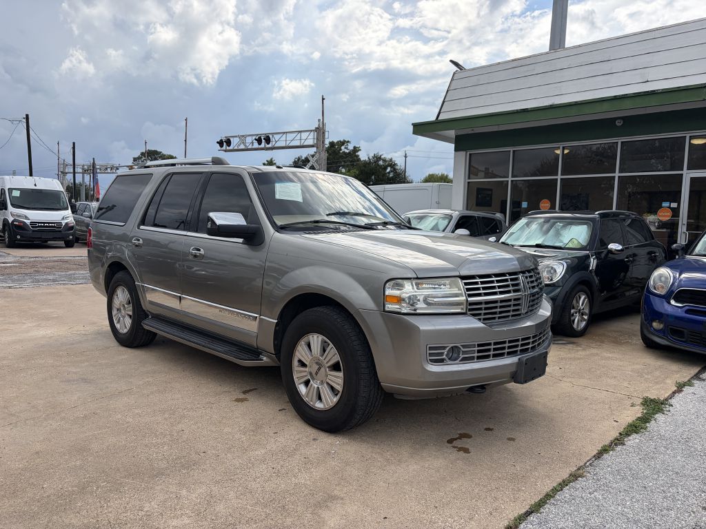 Photo 28 of this LINCOLN NAVIGATOR
