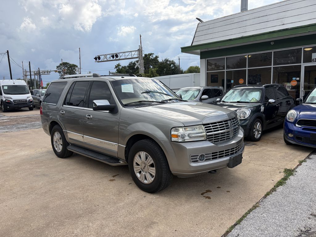 Photo 29 of this LINCOLN NAVIGATOR