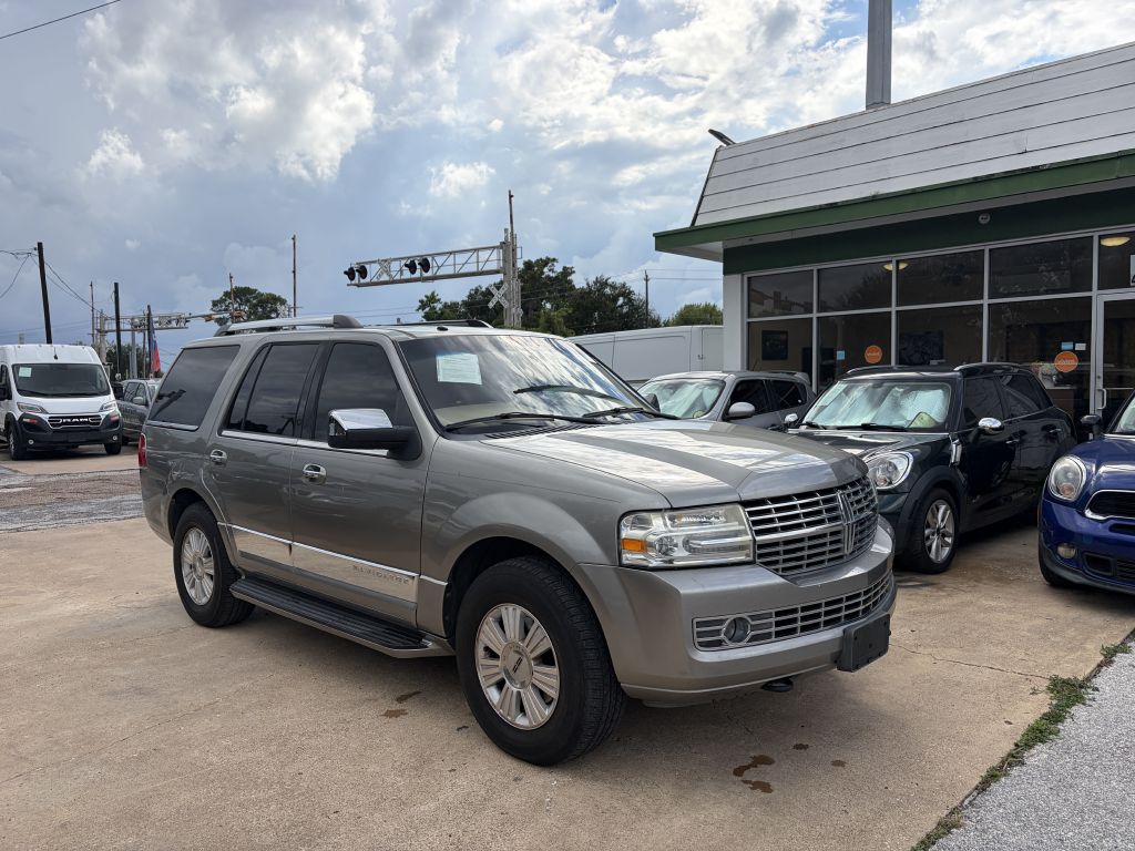 Photo 30 of this LINCOLN NAVIGATOR