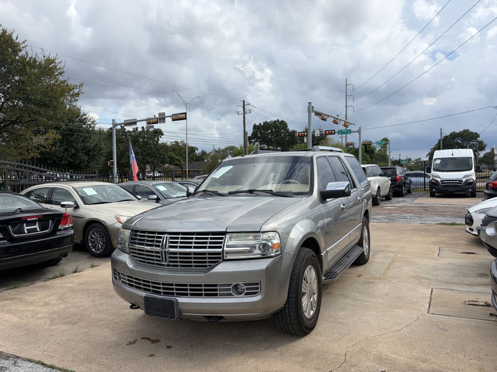 Photo 34 of this LINCOLN NAVIGATOR