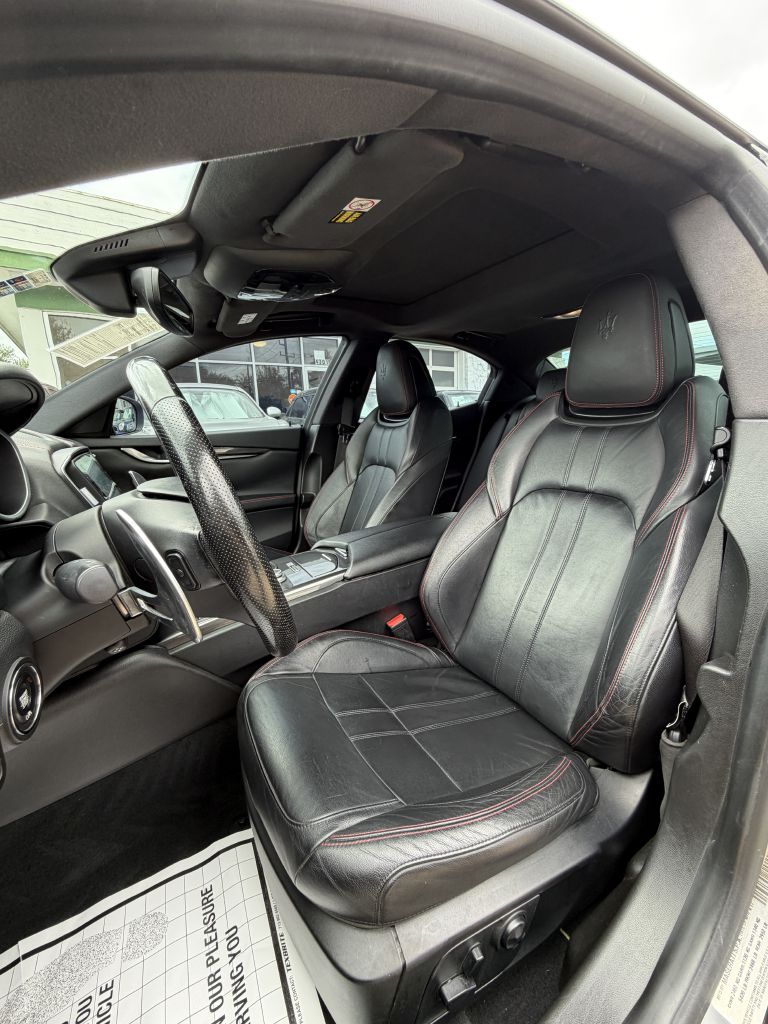 Photo 13 of this MASERATI GHIBLI