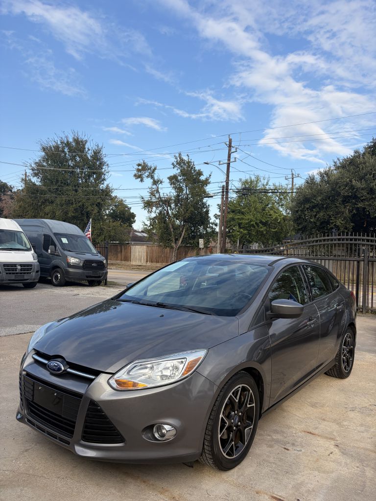 Photo 2 of this FORD FOCUS