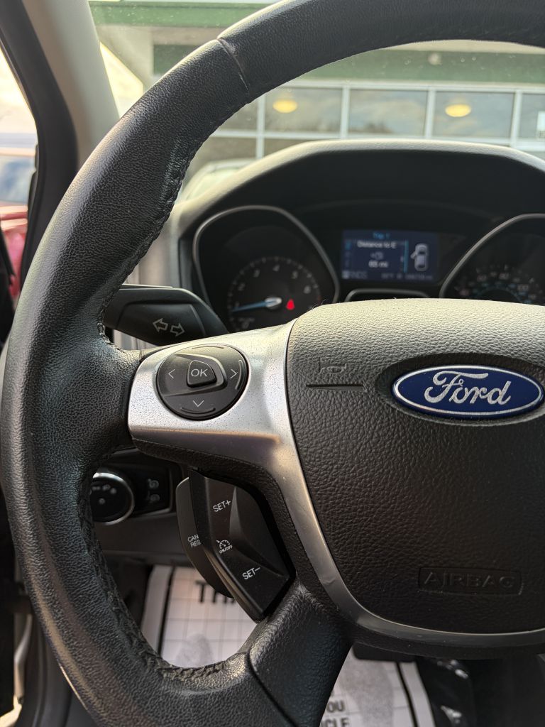 Photo 5 of this FORD FOCUS