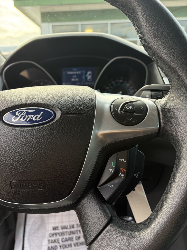 Photo 6 of this FORD FOCUS