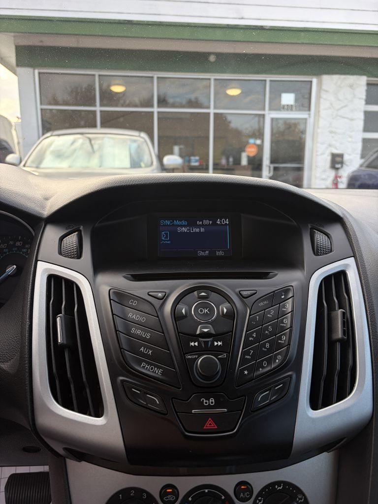 Photo 9 of this FORD FOCUS